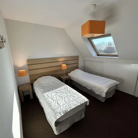 100 - Duplex 6p Avec Piscine Collective. * Frehel